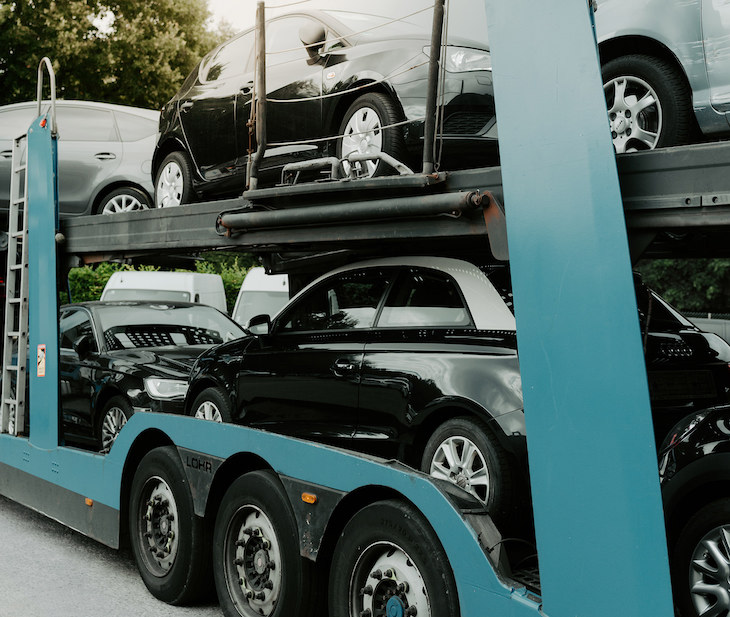 Kā pārvadāt automašīnas starp auto tirdzniecības vietām