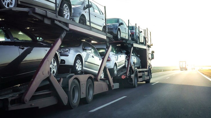 Kā pārvadāt automašīnas starp auto tirdzniecības vietām