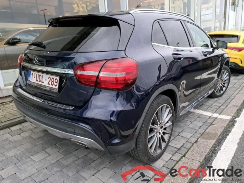 Mercedes GLA 180 d AMG LED-Xenon Command Navi Sport-Leather-Alcantara KeylessGo Klima PDC ... #2