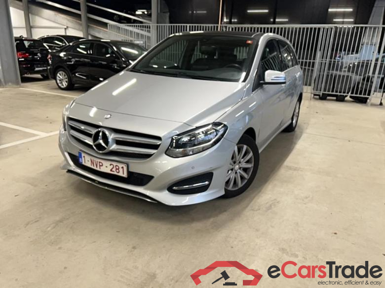 MERCEDES - B 180 122PK STYLE Pack Professional & TempoMat & Active Park & Pano Roof  * PETROL *