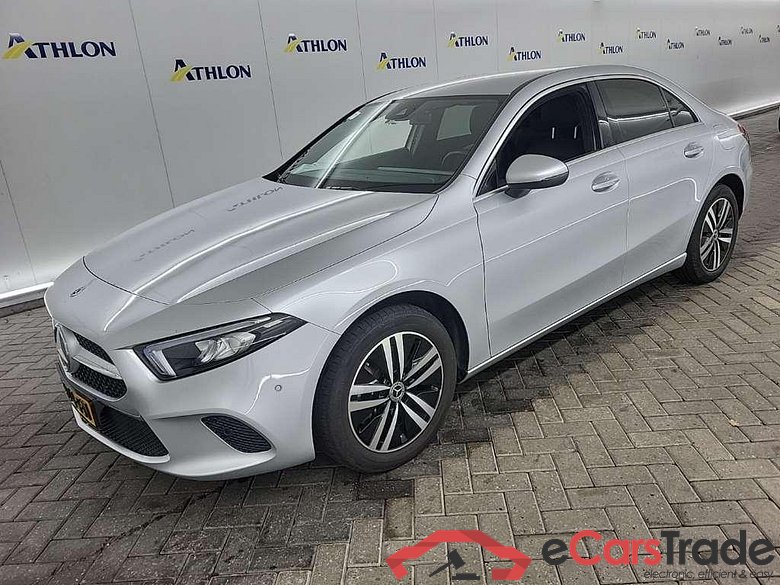 MERCEDES-BENZ A-Klasse Limousine A 250 e DCT Luxury Line 4D 160kW #1
