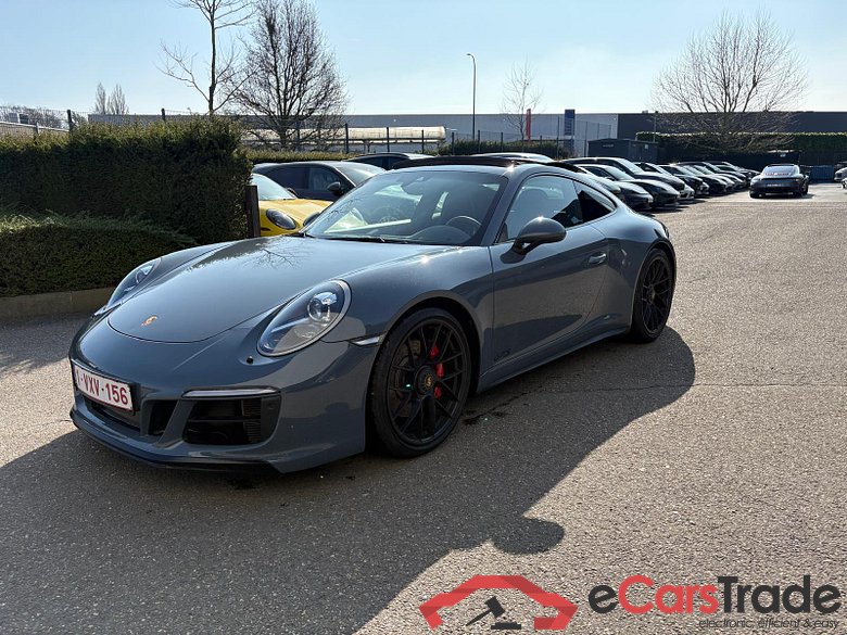 Porsche 911 Carrera 4 GTS Coupé