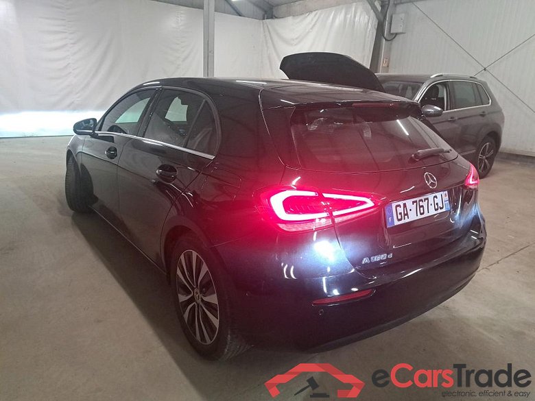 Mercedes A 180 d Business Line 8G-DCT MERCEDES-BENZ Classe A Compact / 2018 / 5P / Berline A 180 d Business Line 8G-DCT #2