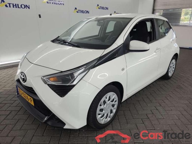 TOYOTA Aygo 1.0 VVT-i x-play 5D 53kW #1