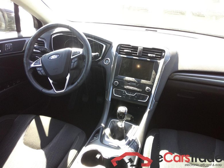 Ford 2.0 TDCi 110kW (150CV) Titanium 235 FORD Mondeo / 2014 / 5P / berlina con portón 2.0 TDCi 110kW (150CV) Titanium 235 #3