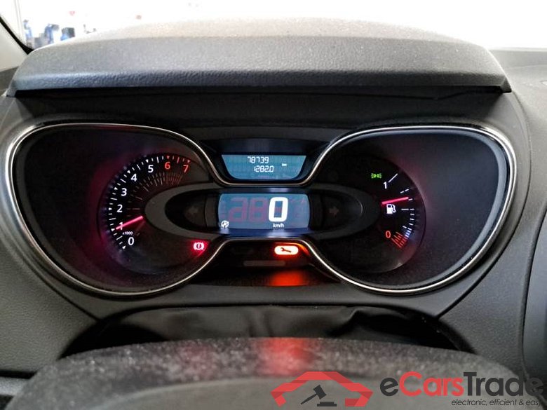 Renault 69 RENAULT CAPTUR / 2017 / 5P / CROSSOVER 0.9 TCE 90CV BUSINESS #4