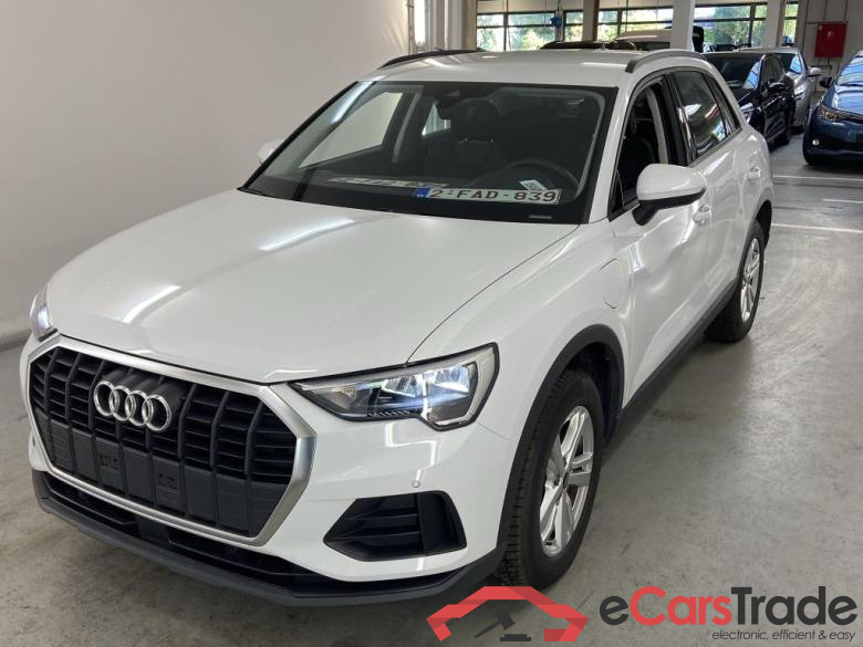 AUDI Q3 1.4 45 TFSI E S TRONIC Business Plus