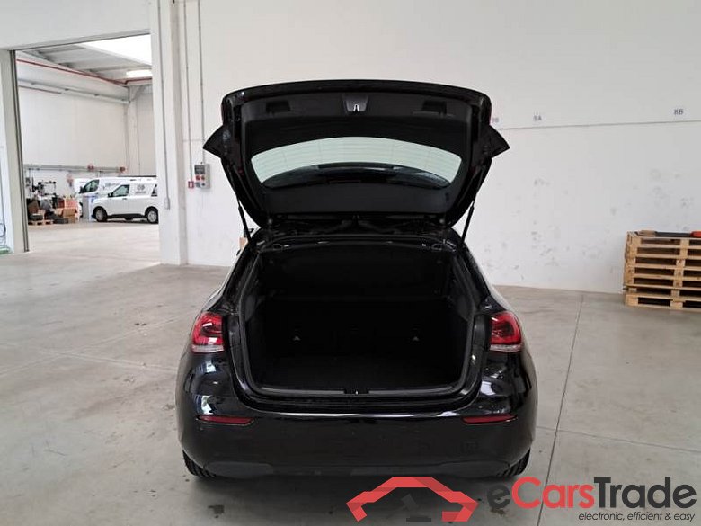 Mercedes 17 MERCEDES-BENZ CLASSE A / 2018 / 5P / BERLINA A 180 D AUTOMATIC BUSINESS EXTRA #5