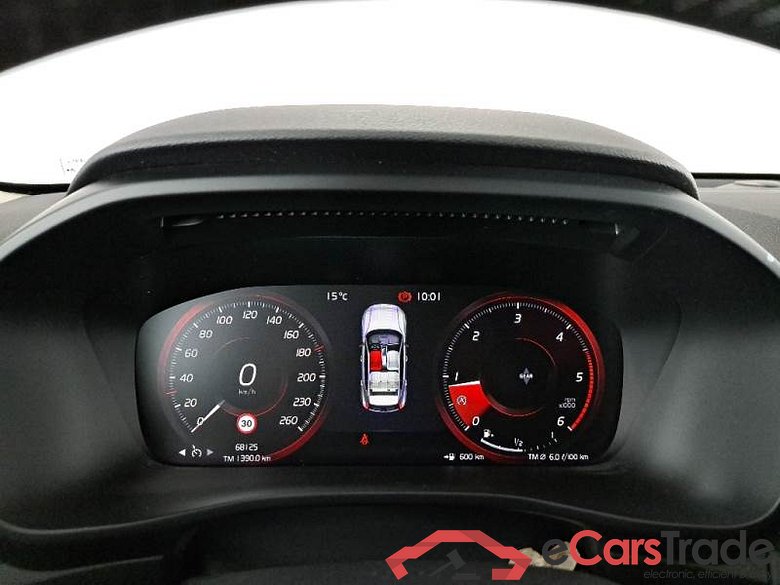 VOLVO XC40 / 2017 / 5P / SUV D3 MOMENTUM CORE #4