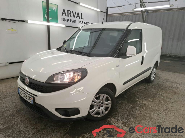 FIAT Doblò Cargo / 2015 / 4P / Fourgonnette 1.6 Multijet 105 Pro Lounge #1