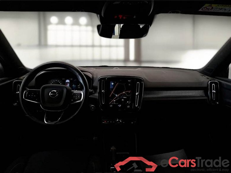 VOLVO XC40 / 2017 / 5P / SUV T4 PLUG-IN HYBRID AUTO RECHARGE R-DESIGN #3