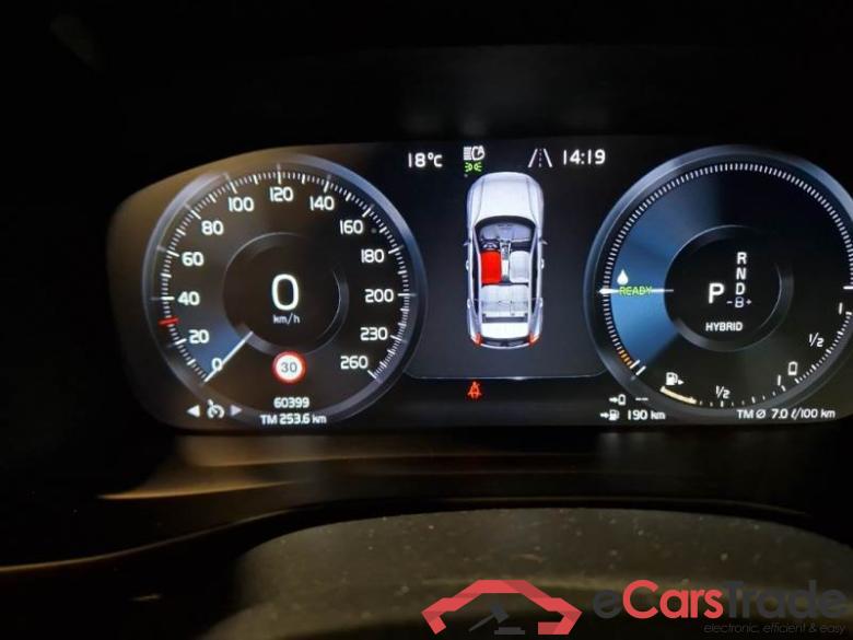 VOLVO XC40 / 2017 / 5P / SUV T4 PLUG-IN HYBRID AUTO RECH INSCRIP EXPR #4