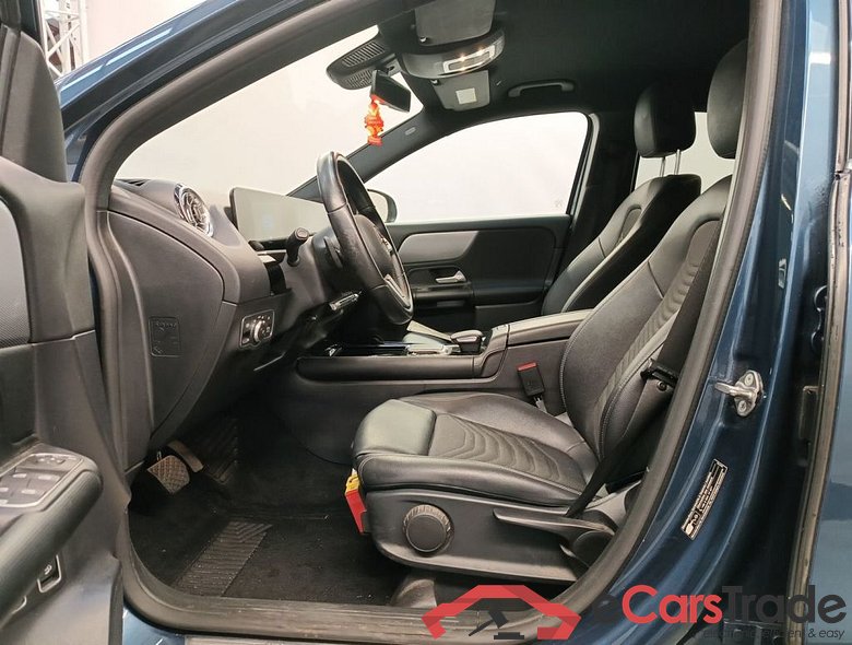 Mercedes-Benz GLA GLA 250 e 5d #3