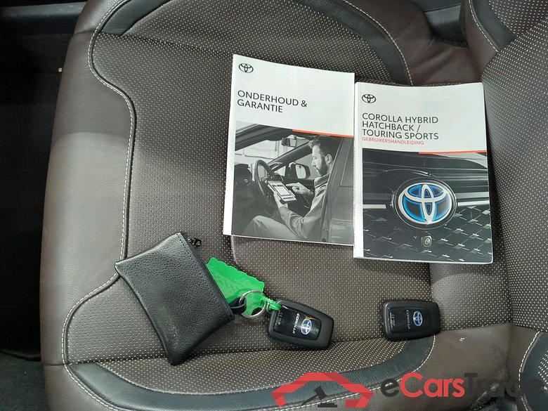 Toyota Corolla Touring Sports 2.0 Hybrid Premium 5d + Pano #4