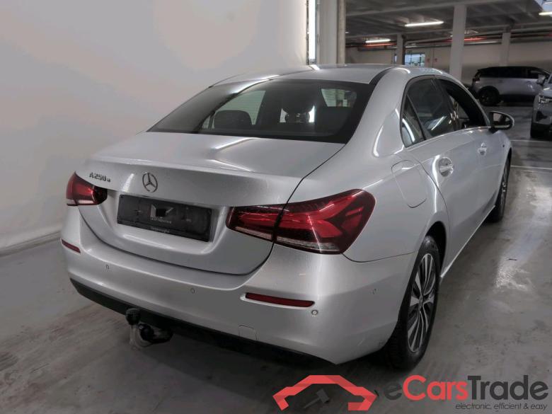 MERCEDES-BENZ A-CLASS LIMOUSINE 1.3 A 250 E DCT #4