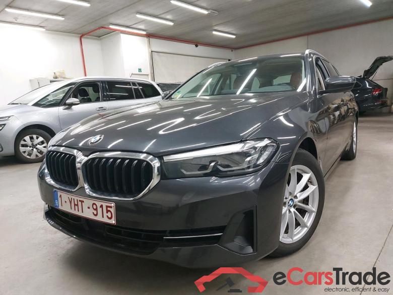 BMW - BMW 5 TOURING 518dA 136PK Business Edition With Dakota Heated Sport Seats & Harman Kardon & Active Cruise Control &  Parking Assistant Pack & Trailer Towing Hook #1