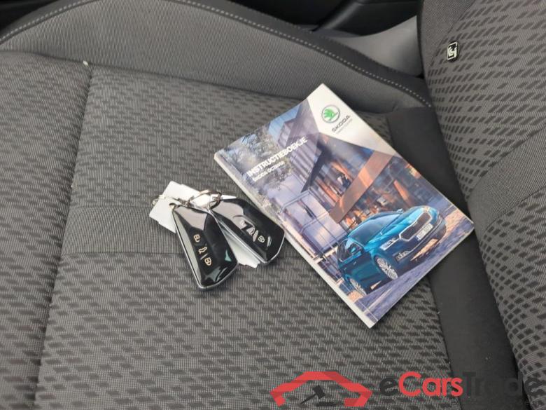 SKODA Octavia Combi 110 kW #6