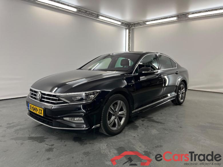 VOLKSWAGEN PASSAT 2.0 TSI R-Line Business +