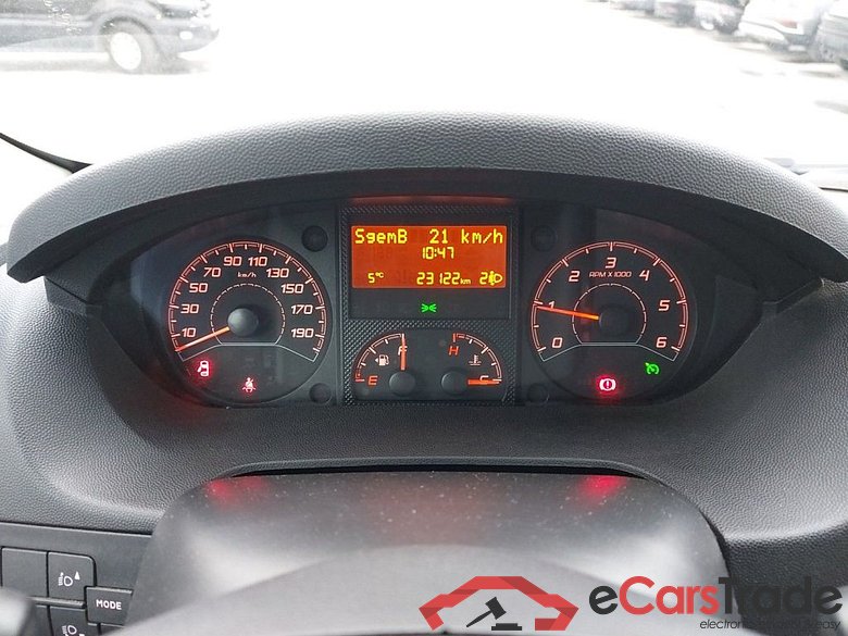 Peugeot Boxer 330 L1H2 2.2 HDi 110 Pack CD-Airco 4d #6