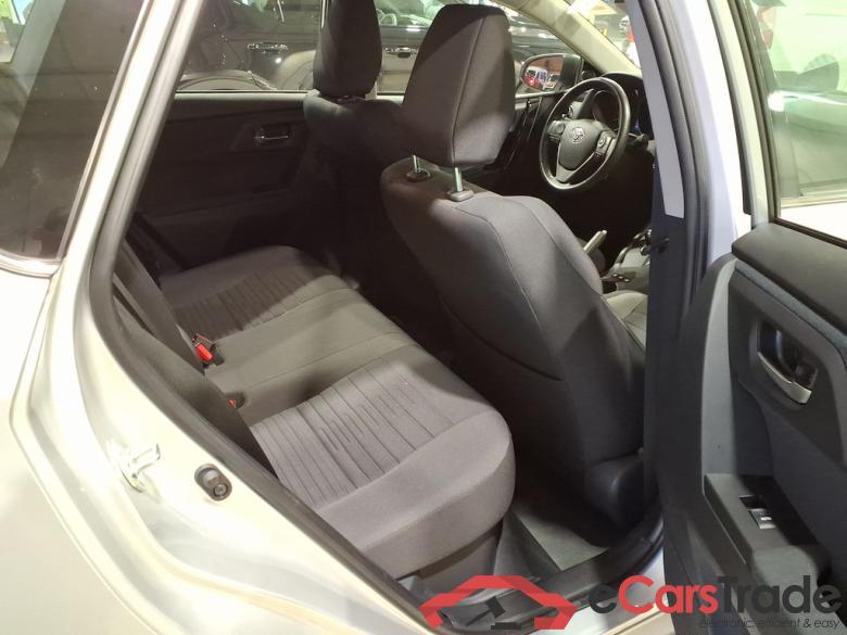 TOYOTA Auris 1.8i HSD Comfort E-CVT #5