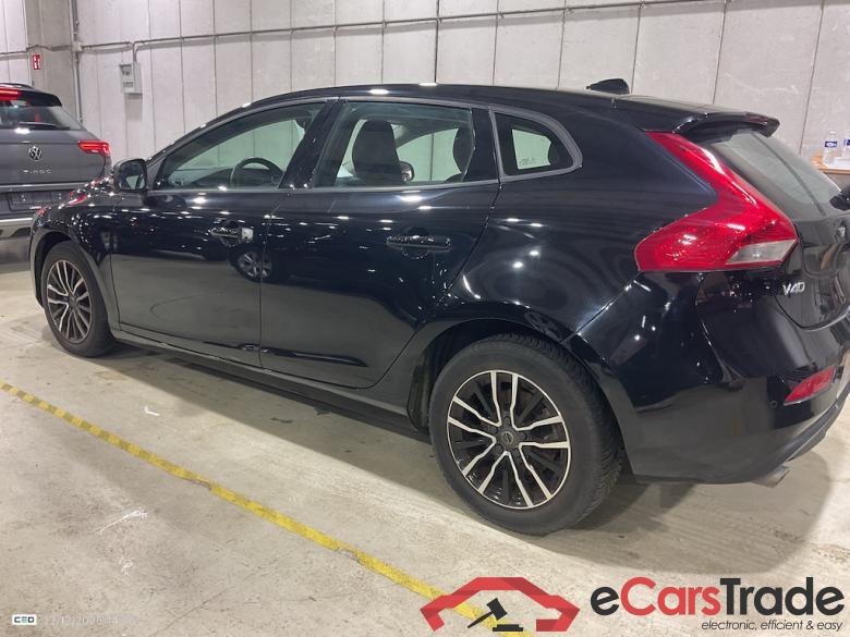 VOLVO V40 DIESEL - 2016 2.0 D2 Black Edition AdBlue (EU6d-TEMP) STOCK #3
