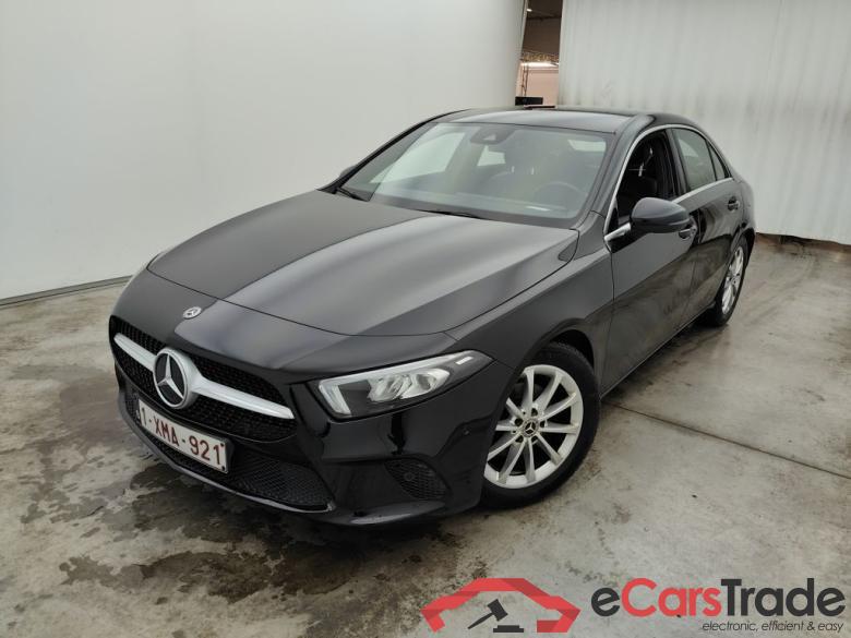 Mercedes-Benz A-Klasse Limousine A 180 d DCT Launch Edition 4d #1