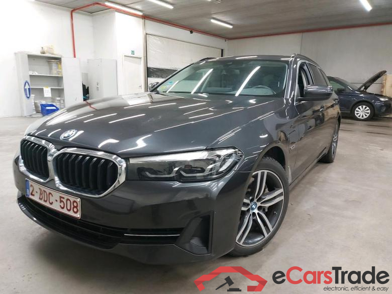 BMW - BMW 5 TOURING 530e 292PK Business Edition With Dakota Heated Seats &  Towing Hook & Parking Assistant Pack &  Pano Roof * HYBRID *