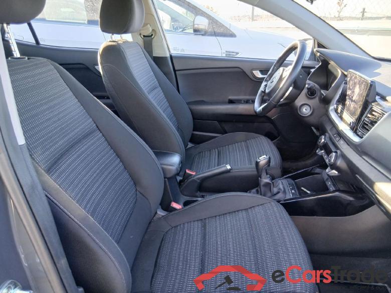 KIA Stonic / 2017 / 5P / todoterreno 1.0 T-GDi 88kW (120CV) MHEV iMT Drive #6