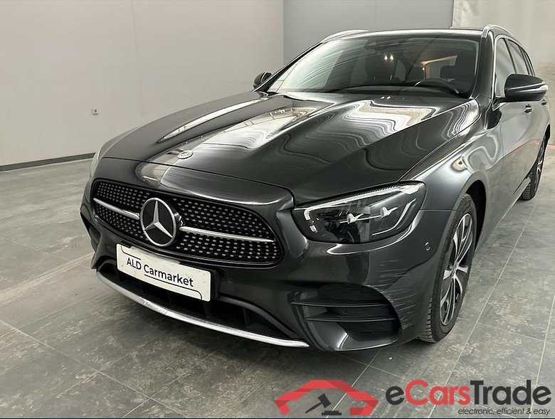Mercedes E 300de Plug-In Hybrid AMG Aut. LED-Xenon Head-Up Widescreen Navi Ambient 1/2 Sport-Leather KeylessGo Camera Klima PDC ...