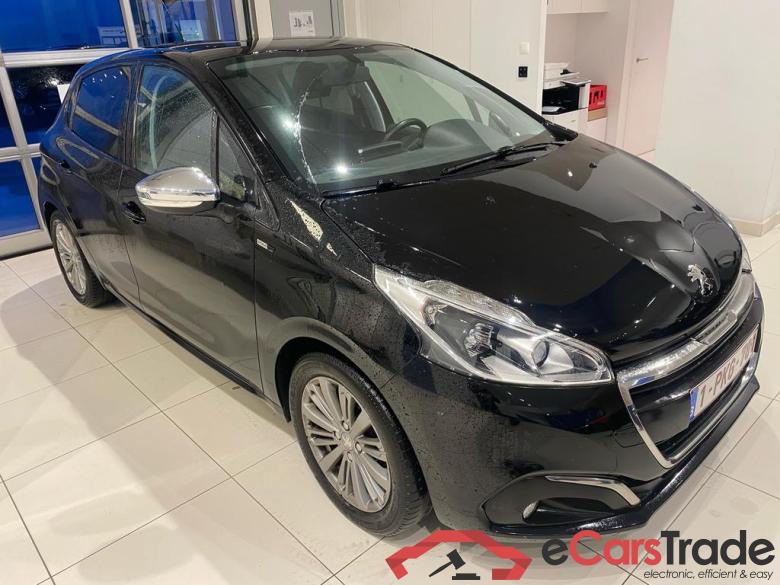PEUGEOT 208 1.2i PureTech Style #1