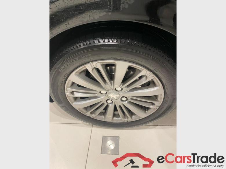 PEUGEOT 208 1.2i PureTech Style #3