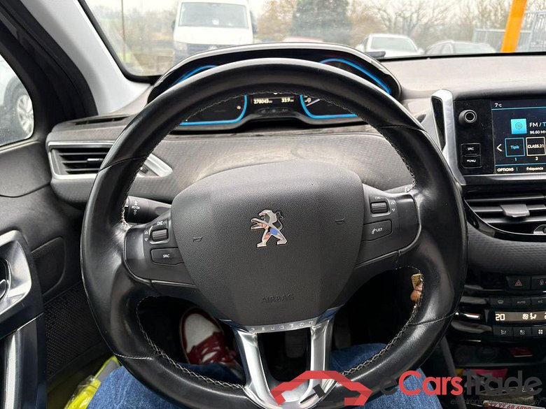 PEUGEOT 2008 1.6 BlueHDi Allure #2