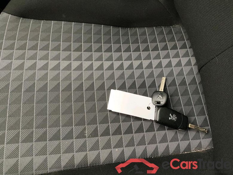 PEUGEOT 108 53 kW #6