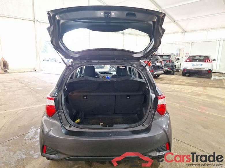 TOYOTA YARIS / 2017 / 5P / BERLINA 1.5 HYBRID BUSINESS #5