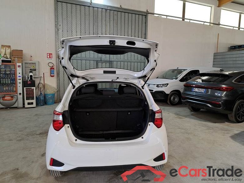 TOYOTA YARIS / 2017 / 5P / BERLINA 1.5 HYBRID BUSINESS #5
