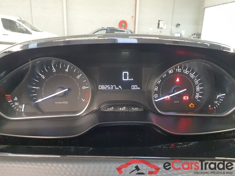 Peugeot 2008 1.2 Puretech 61kW S&S Active 5d #6