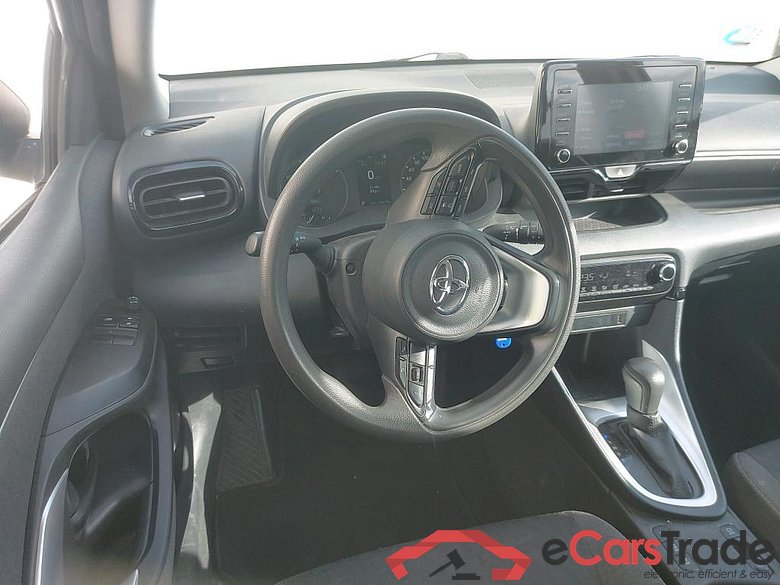 TOYOTA Yaris / 2020 / 5P / berlina con portón 1.5 120H Business Plus #3