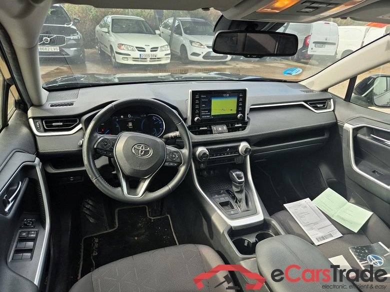 TOYOTA Rav4 / 2018 / 5P / todoterreno 2.5l 220H Advance #3