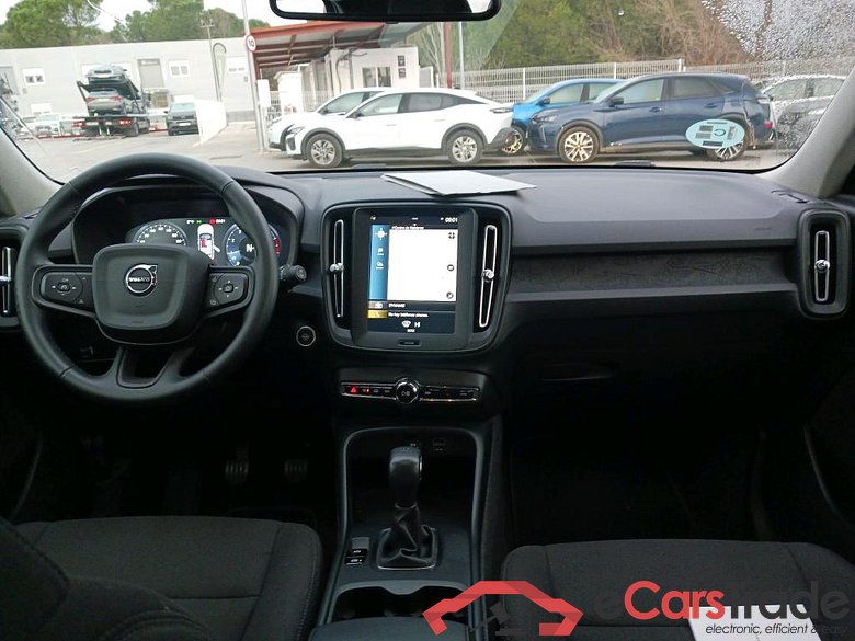 VOLVO XC40 / 2017 / 5P / todoterreno 1.5 T2 Momentum Core #3