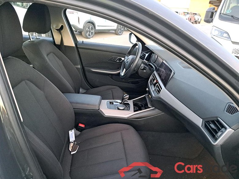 BMW Serie 3 / 2018 / 4P / sedán 318d Auto. #6