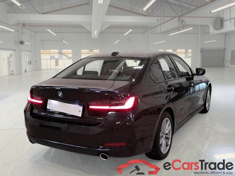 BMW SERIE 3 / 2022 / 4P / BERLINA 318D 48V BASE #2