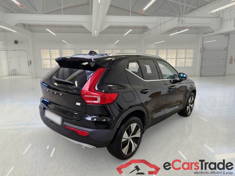 VOLVO XC40 / 2017 / 5P / SUV T5 PLUG-IN HYBRID AUTO RECH INSCRIP EXPR #2