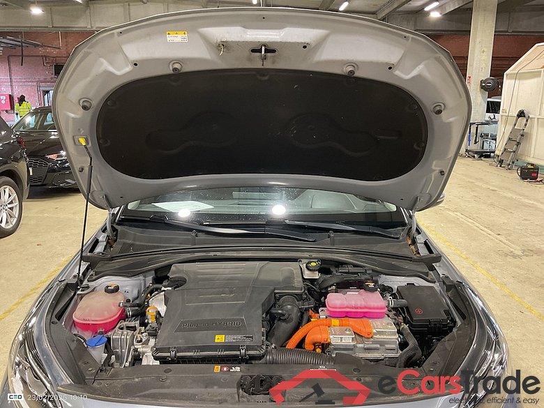 KIA XCEED 1.6 GDI PHEV DCT BUSINESS LINE #6