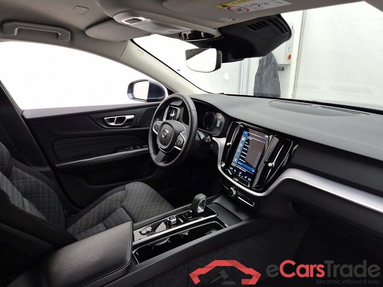 VOLVO V60 2.0 B3 MOMENTUM PRO #3