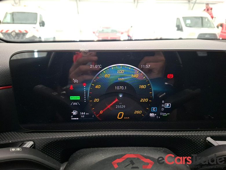 MERCEDES-BENZ Classe A Compact / 2018 / 5P / Berline A 250 e AMG Line 8G-DCT #6