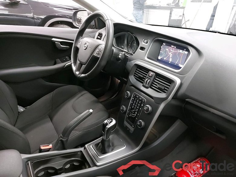 VOLVO - VOL V40 D2 120PK Black Edition #3