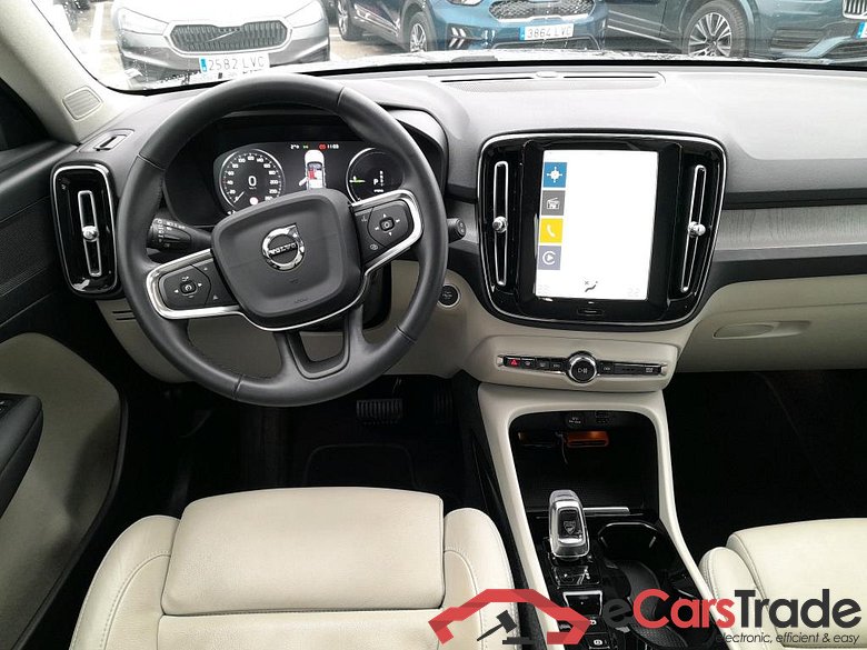 VOLVO XC40 / 2017 / 5P / todoterreno 1.5 T5 Twin Recharge Inscription Auto #3