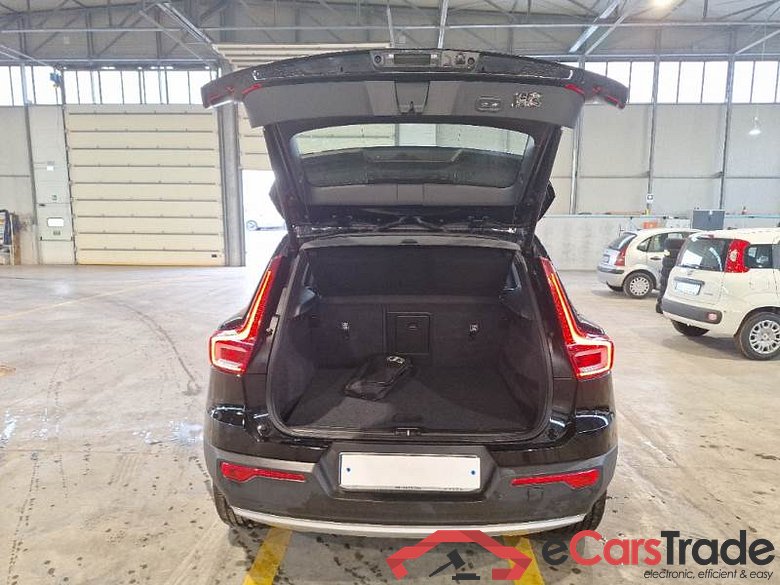 VOLVO XC40 / 2017 / 5P / SUV T4 PLUG-IN HYBRID AUTO RECH INSCRIP EXPR #5