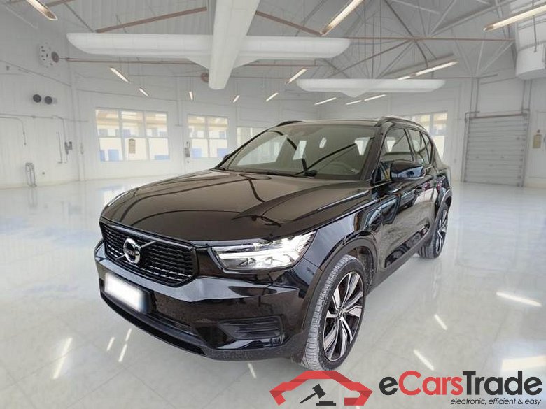 VOLVO XC40 / 2017 / 5P / SUV T4 PLUG-IN HYBRID AUTO RECHARGE R-DESIGN