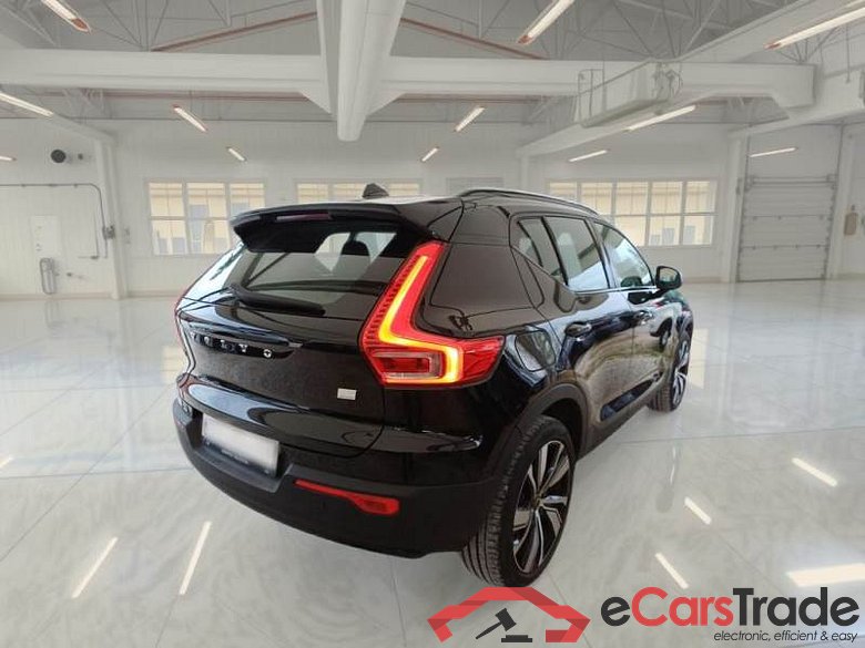 VOLVO XC40 / 2017 / 5P / SUV T4 PLUG-IN HYBRID AUTO RECHARGE R-DESIGN #2